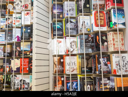 Spanische Sprachlehrbücher im Buchladen in Spanien Stockfoto