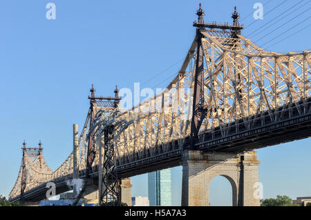 (Ed Koch/59th Straße) Queensboro Bridge von Manhattan zu Queens gesehen. Stockfoto