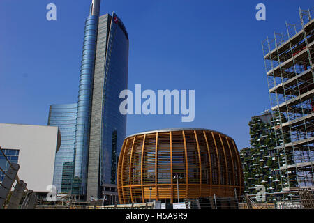 Milano Centro Direzionale: neue finanzielle Entwurfsbereich, Unicredit Pavillon und Wolkenkratzer von Gae Aulenti quadratisch, Sonnenschein Stockfoto