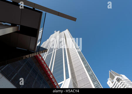 Osaka, Japan – 30. November 2015: Der Osaka Präfektur Sakishima Regierungsgebäude oder Cosmo Turm. Stockfoto