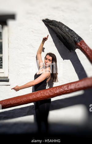 Alexej tanzen in den Straßen von Kinsale, County Cork, Irland Stockfoto