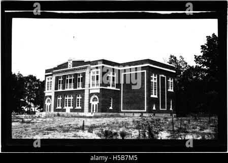 Die Arlington High School ist eine Bildungseinrichtung, die für ihre akademischen Leistungen und ihr Engagement in der Gemeinschaft bekannt ist. Die Schule dient Schülern der Sekundarstufe Arlington und trägt zur lokalen Bildung und Entwicklung bei. Stockfoto