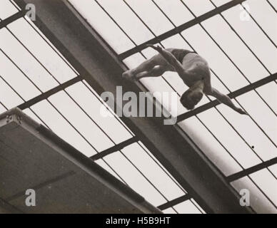 R.M. Stigersand nahm an der Men's High Diving Veranstaltung bei den Olympischen Spielen 1948 in London Teil. Bei dem Wettbewerb wurden Spitzensportler im Sportsport Tauchen vorgestellt, ein beliebtes Ereignis bei den Olympischen Sommerspielen. Stockfoto