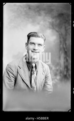 Der Titel D1422 B76301 P bezieht sich auf eine Archivreferenz, möglicherweise eine Objekt- oder Sammlungs-ID für ein bestimmtes Element in einem Datensatzsystem. Es kann sich auf ein bestimmtes Dokument, Foto oder Artefakt aus einer Sammlung beziehen, die historischen oder kulturellen Wert hat. Stockfoto