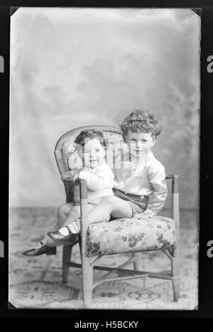 Dieser Titel bezieht sich auf ein Bild oder Dokument, das mit einer bestimmten Referenznummer identifiziert wird, wahrscheinlich auf ein Archivfoto oder ein historisches Dokument. Es ist Teil einer größeren Sammlung oder katalogisierten Materialien für Forschungs- und Archivierungszwecke. Stockfoto