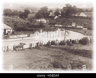 Ein Panoramafoto des ARDS Tourist Trophy Race, das 1929 stattfand. Die Veranstaltung war ein bedeutender Motorrennwettbewerb in Nordirland und ist eines der ältesten Rennen der Welt. Stockfoto