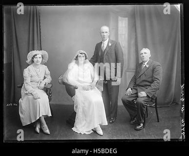 Ein Foto oder Porträt einer Person namens McGrath. Das Bild stammt wahrscheinlich von Anfang bis Mitte des 20. Jahrhunderts und nimmt McGrath in einer formalen oder informellen Pose auf, die typisch für die Zeit war. Stockfoto