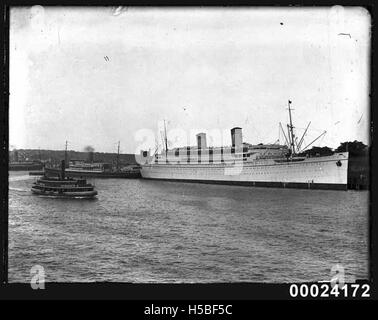 Die SS MONTEREY, ein Passagierschiff, legte am East Circular Quay, einem bekannten Kai in Sydney, Australien, an. Auf dem Foto wird das Schiff wahrscheinlich während eines Hafens erfasst. Stockfoto
