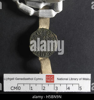 Dieser Titel bezieht sich auf Urkunden der Penrice und Margam Estate, die in der National Library of Wales (NLW) aufbewahrt werden. Zu diesen Urkunden gehören wahrscheinlich Landtransaktionen oder rechtliche Vereinbarungen, wobei das Siegel als Authentifizierungszeichen dient. Solche Dokumente sind wichtig für das Verständnis der Geschichte des walisischen Landbesitzes und der rechtlichen Praktiken. Stockfoto
