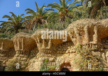 Wunderbare Architektur und Natur im Park Güell in Barcelona Stockfoto