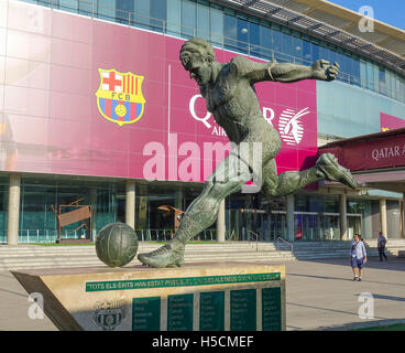 Camp Nou Barcelona - Statue des Fußballspielers Ladislau Kubala Stecz Stockfoto