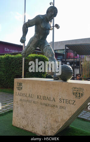 Statue von Fußballspieler Ladislau Kubala Stecz im Camp Nou Barcelona Stockfoto