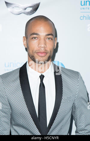 Kendrick Sampson besucht UNICEF schwarz & White Maskenball am Freimaurer-Loge auf dem Hollywood Cemetery am 30. Oktober 2015 in Los Angeles, Kalifornien, USA Stockfoto