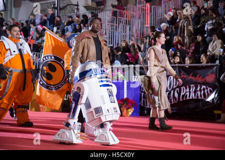 Star Wars-Charaktere besuchen die 84. Annual Hollywood Christmas Parade "The Magic of Christmas" - Featuring Marine Toys for Tots Stiftung am 29. November 2015 in Hollywood, Kalifornien, USA Stockfoto