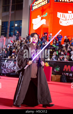 Star Wars-Charaktere besuchen die 84. Annual Hollywood Christmas Parade "The Magic of Christmas" - Featuring Marine Toys for Tots Stiftung am 29. November 2015 in Hollywood, Kalifornien, USA Stockfoto