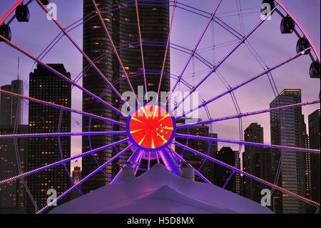 Centennial Rad, das Riesenrad auf Chicago's Navy Pier, die der Öffentlichkeit im Mai 2016 eröffnet. Chicago, Illinois, USA. Stockfoto