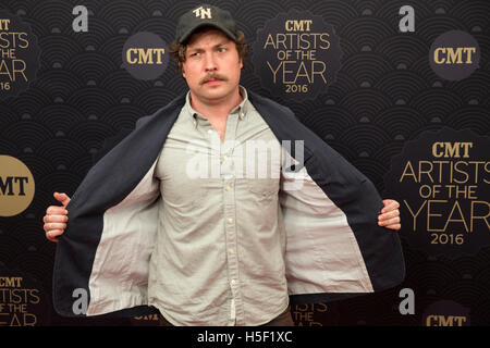 Nashville, USA. 19. Oktober 2016. Travis Nicholson kommt an die CMT-Künstler des Jahres Red Carpet: The Foto Zugang/Alamy Live News Stockfoto