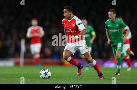 Emirates Stadium, London, UK. 19. Oktober 2016. Arsenals Alexis Sanchez schiebt nach vorne während der UEFA-Champions-League-Spiel zwischen Arsenal und Ludogorets Razgrad im Emirates Stadium in London. 19. Oktober 2016. REDAKTIONELLE Nutzung nur Credit: Tele Bilder / Alamy Live News Stockfoto