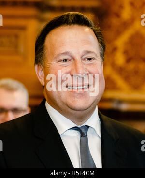 Hamburg, Deutschland. 20. Oktober 2016. Juan Carlos Varela, Präsident von Panama, während des Empfangs des Präsidenten in der City Hall in Hamburg, Deutschland, 20. Oktober 2016. Foto: MARKUS SCHOLZ/Dpa/Alamy Live News Stockfoto