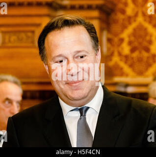 Hamburg, Deutschland. 20. Oktober 2016. Juan Carlos Varela, Präsident von Panama, während des Empfangs des Präsidenten in der City Hall in Hamburg, Deutschland, 20. Oktober 2016. Foto: MARKUS SCHOLZ/Dpa/Alamy Live News Stockfoto