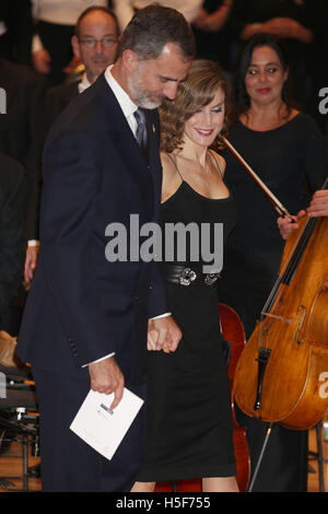 Oviedo, Spanien. 20. Oktober 2016. Spanische Könige Felipe VI. und Königin Letizia während der Feier der 25. Auflage des Konzerts "Prinzessin von Asturien Awards" in Oviedo, am Donnerstag, 20. Oktober 2016. Bildnachweis: Gtres Información Más lokalen auf line,S.L./Alamy Live News Stockfoto