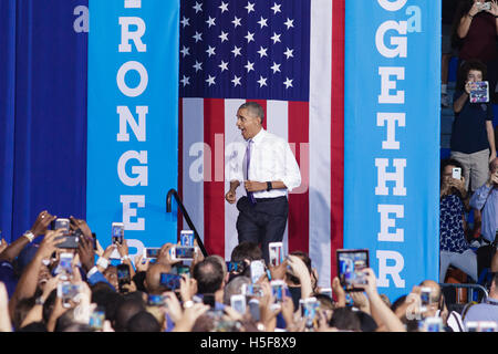 Präsident Barack Obama spricht Präsidentschafts Kandidat Hillary Clinton Anhängern zu Florida Memorial University, Miami Gardens, FL. 20. Oktober 2016 Stockfoto