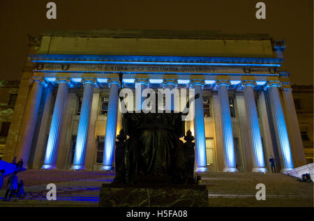 New York, New York, USA. 20. Oktober 2016. Eine Statue von Alma Mater steht vor der Low-Bibliothek auf dem Campus der Columbia University in New York. Columbia ist eine private Ivy League Forschungsuniversität gegründet 1754. © Robin Loznak/ZUMA Draht/Alamy Live-Nachrichten Stockfoto