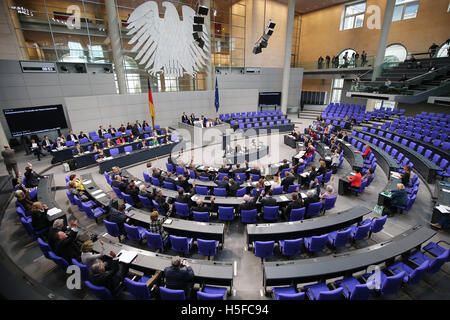 Berlin, Deutschland. 21. Oktober 2016. Abgeordnete im Deutschen Bundestag Stimmen während einer Sitzung der parlamentarischen Kontrolle des Geheimdienstes diskutiert wurde. Foto: Wolfgang Kumm/Dpa/Alamy Live News Stockfoto