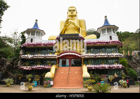 Goldene Buddha-Statue im Goldenen Tempel, Dambulla, Sri Lanka Stockfoto