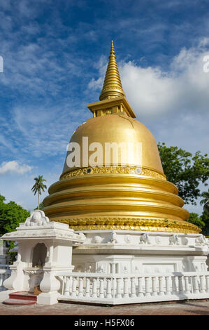 Stupa auf den goldenen Tempel, Dambulla, Sri Lanka Stockfoto