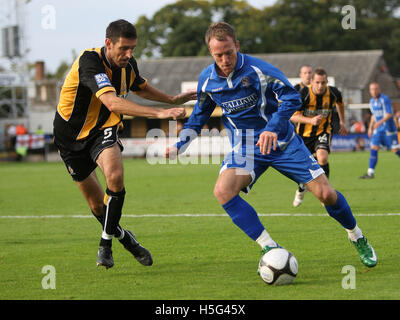 Sean Rigg der Grays sieht Phililp Bolland - Cambridge United Vs Grays Athletic - Blue Square Premier Football Stadium der Abtei, Cambridge - 28.09.08 Runde Stockfoto