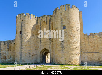 La Porte des Moulins, einer der alten mittelalterlichen Stadt Aigues-Mortes, Frankreich Stockfoto