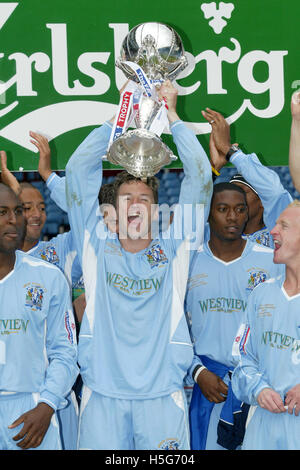 Grays Athletic 1 Hucknall Town 1 - Carlsberg FA Trophy Finale in der Villa Park, Birmingham - 22.05.05 - Grays Clinch die FA Trophy in einem spannenden Strafe Shoot-out Wettbewerb bei Aston Villa Football Club Stockfoto