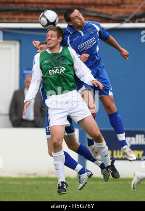 Jon Ashton risest höchste Grays - Grays Athletic Vs Northwich Victoria - Blue Square-Konferenz bei der neuen Rec, Grays - 16.08.08 Stockfoto