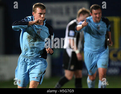 Barry Cogan Grautöne erzielt ein Tor zum 3: 0 und feiert - Grays Athletic Vs Stafford Rangers - Blue Square Premier bei der neuen Rec - 04.01.08 Stockfoto