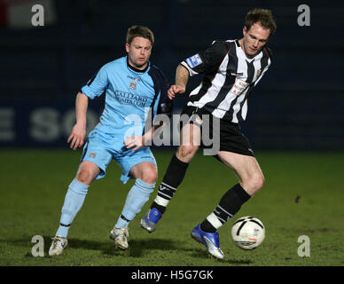 Adam Gross von Grays (links) und Nick Wellecombe von Stafford - Grays Athletic Vs Stafford Rangers - Blue Square Premier bei der neuen Rec - 04.01.08 Stockfoto