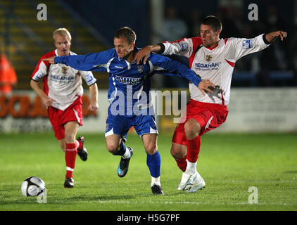 Sean Rigg (L) von grau und Michael Bostwick von Stevenage - Grays Athletic Vs Stevenage Borough - Blue Square Premier an der neuen Rec, Grays, Essex - 25.09.08 Stockfoto