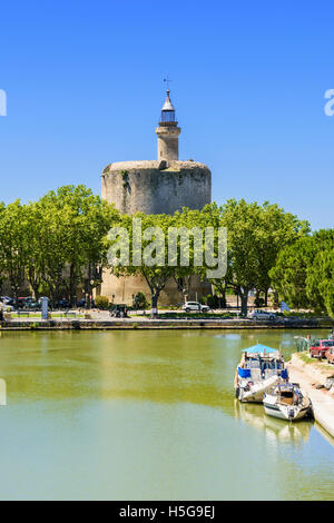 Der mittelalterliche Turm, Tour de Constance und Canal du Rhône À Sète, Aigues-Mortes, Frankreich Stockfoto