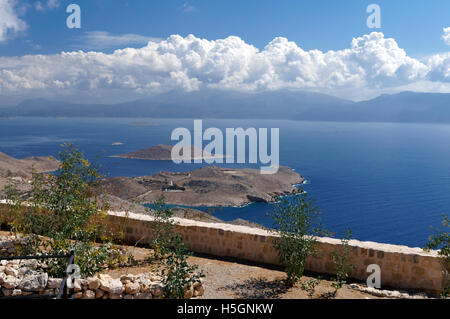 Blick von der Burg, Blick über das Meer um die Insel Rhodos, Chalki, Dodekanes, Griechenland. Stockfoto