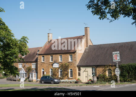 Die Howard Arms Pub, Ilmington, Warwickshire, England, Vereinigtes Königreich Stockfoto