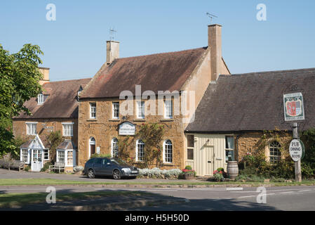 Die Howard Arms Pub, Ilmington, Warwickshire, England, Vereinigtes Königreich Stockfoto