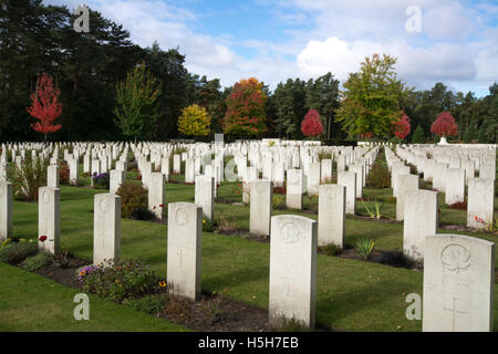 Brookwood Militärfriedhof in Surrey, England im Herbst. Stockfoto