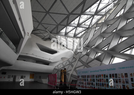 Innenraum des Guangzhou Opera House von Zaha Hadid entworfen. Guangzhou, China. 04.05.2016. Stockfoto