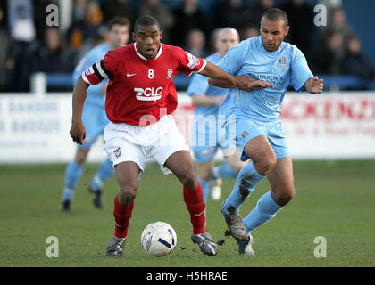 Yorker Manny Panther (links) hält Ashley Nicholls - Grays Athletic-York City FC - landesweite Konferenz bei der neuen Rec - 12.09.06 Stockfoto