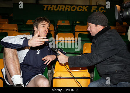 Justin Gregory von Havant, wahrscheinlich ausgesetzt werden für seinen Verein historische FA Cup binden an der Anfield Road gegen den FC Liverpool, abgebildet im Gespräch mit den Medien im Ständer Thurrock Football Club - Thurrock Vs Havant & Waterlooville - Blue Square South im Schiff Lane - 23.01.08 Stockfoto