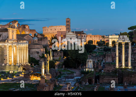 Nachtansicht der Roman Forum, Rom, Latium, Italien Stockfoto