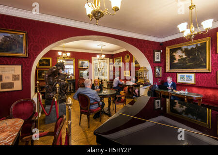 Innenansicht des Antico Caffe Greco, die älteste Bar in Rom, Latium, Italien Stockfoto