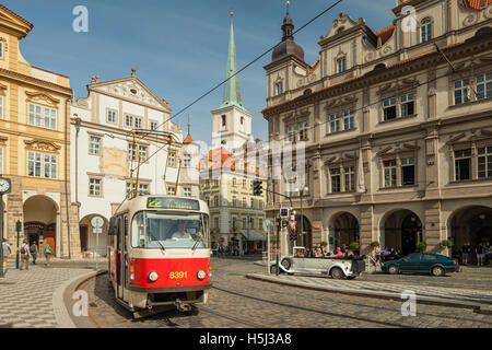 Herbstnachmittag in Mala Strana (Kleinseite), Prag, Tschechische Republik. Stockfoto