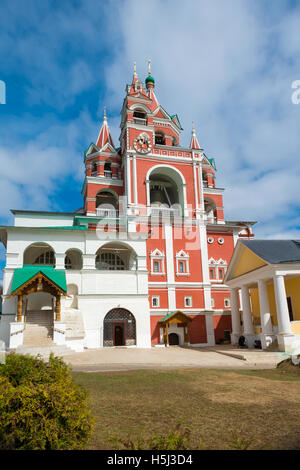 Glockenturm und die Kirche Savvino Storozhevsky Kloster in Swenigorod in der Region Moskau Stockfoto