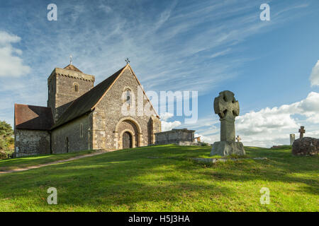 Herbstnachmittag bei der legendären Kirche von St. Martha-on-the-Hill in der Nähe von Chilworth, Surrey, England. Stockfoto